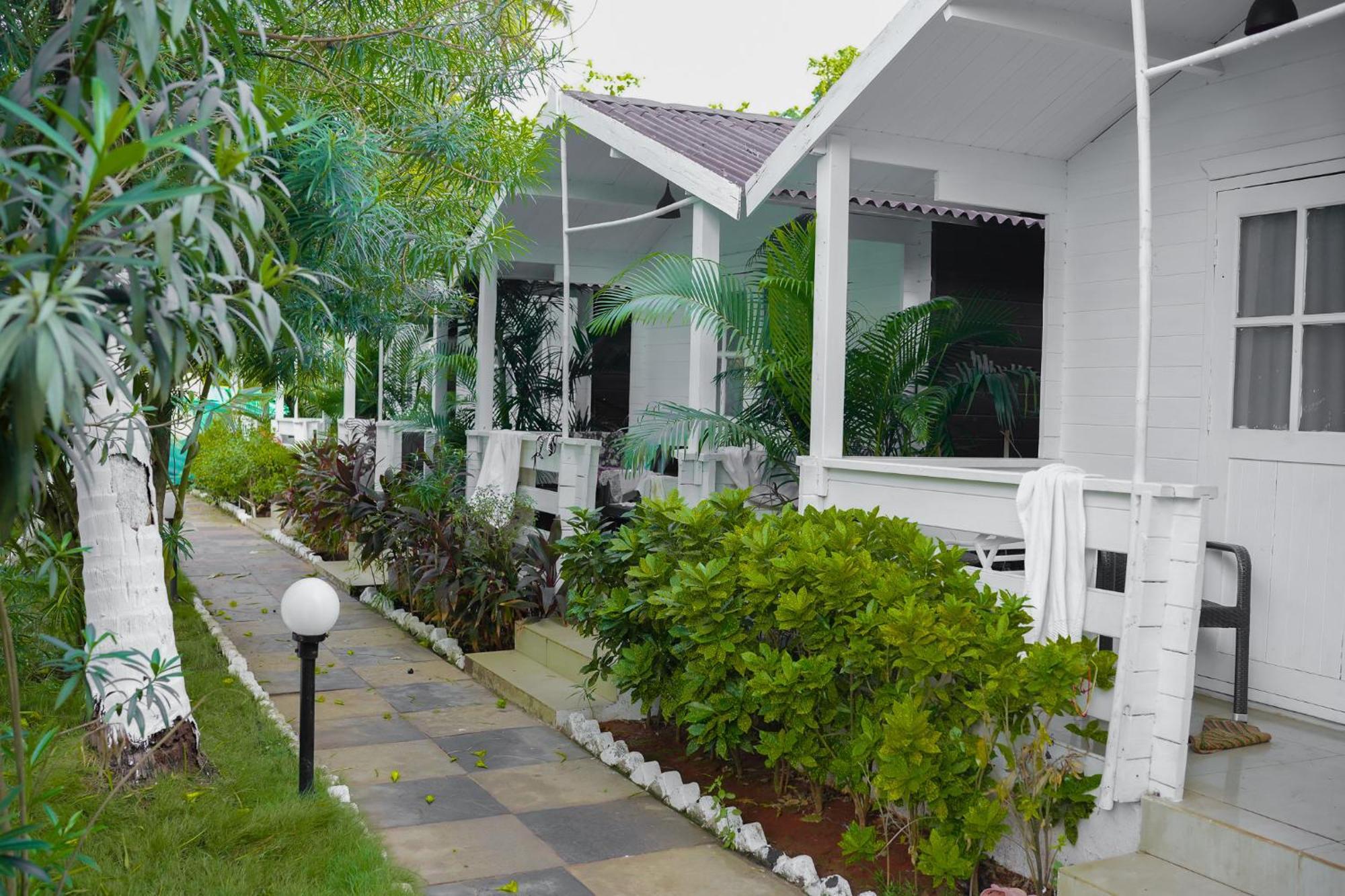 Seabliss Cottages Morjim Ngoại thất bức ảnh